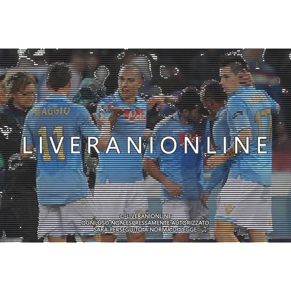NAPOLI - CHELSEA CHAMPIONS LEAGUE 21/02/2012 NELLA FOTO: ABBRACCI ESULTANZA DOPO IL GOL DI EZEQUIEL LAVEZZI ©MOSCA/AGENZIA ALDO LIVERANI SAS
