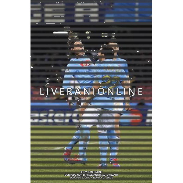 Napoli - 21/02/2012 - Stadio San Paolo - Uefa Champions League 2011/2012 - Ottavi di finale andata - Napoli vs Chelsea - nella foto: l\'esultanza di edinson cavani dopo il secondo gol di ezequiel lavezzi Œ© Fabrizio Corradetti - Ag. Aldo Liverani sas