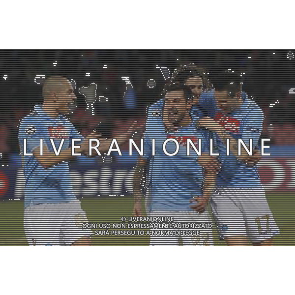 NAPOLI - CHELSEA CHAMPIONS LEAGUE 21/02/2012 NELLA FOTO: ABBRACCI ESULTANZA DOPO IL GOL DI EZEQUIEL LAVEZZI ©MOSCA/AGENZIA ALDO LIVERANI SAS