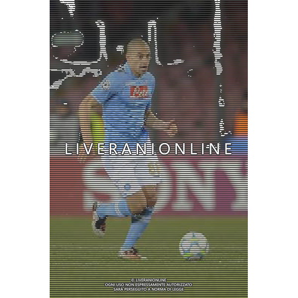 Napoli - 21/02/2012 - Stadio San Paolo - Uefa Champions League 2011/2012 - Ottavi di finale andata - Napoli vs Chelsea - nella foto: Gokhan Inler å© Fabrizio Corradetti - Ag. Aldo Liverani sas