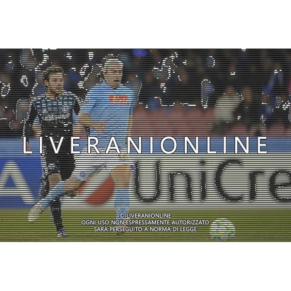 Napoli - 21/02/2012 - Stadio San Paolo - Uefa Champions League 2011/2012 - Ottavi di finale andata - Napoli vs Chelsea - nella foto: Hugo Campagnaro e Juan Mata å© Fabrizio Corradetti - Ag. Aldo Liverani sas