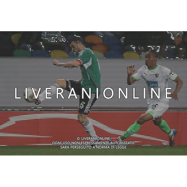 23.02.2012, LIZBONA, PILKA NOZNA, FOOTBALL, LIGA EUROPA, EUROPA LEAGUE, LEGIA WARSZAWA - SPORTING LIZBONA, MICHAL ZEWLAKOW (LEGIA), ANDRE CARRILLO (SPORTING), FOT. TOMASZ JASTRZEBOWSKI / FOTO OLIMPIK / NEWSPIX.PL --- Newspix.pl /AG ALDO LIVERANI SAS - ITALY ONLY - *** Local Caption *** .