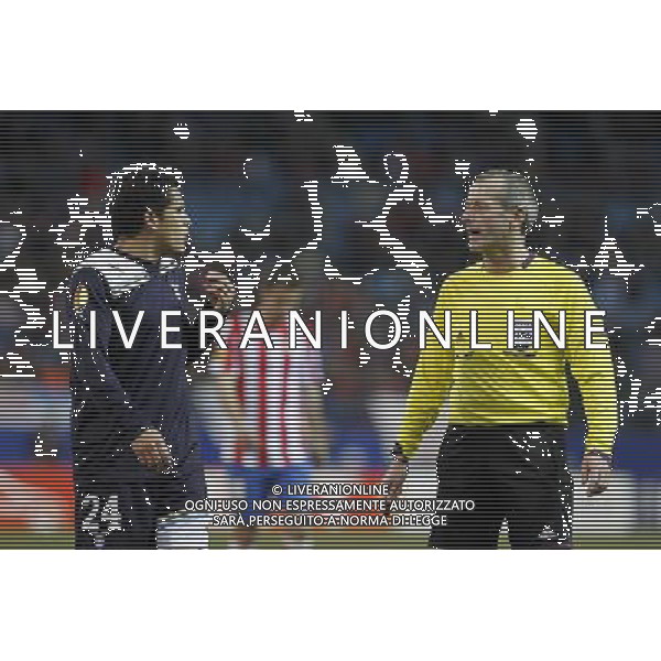 Lazio\'s Cristian Ledesma (l) have words with the re feree Martin Atkinson during Europa League match.February 23,2012. (ALTERPHOTOS/Acero) /AG ALDO LIVERANI SAS - ITALY ONLY -