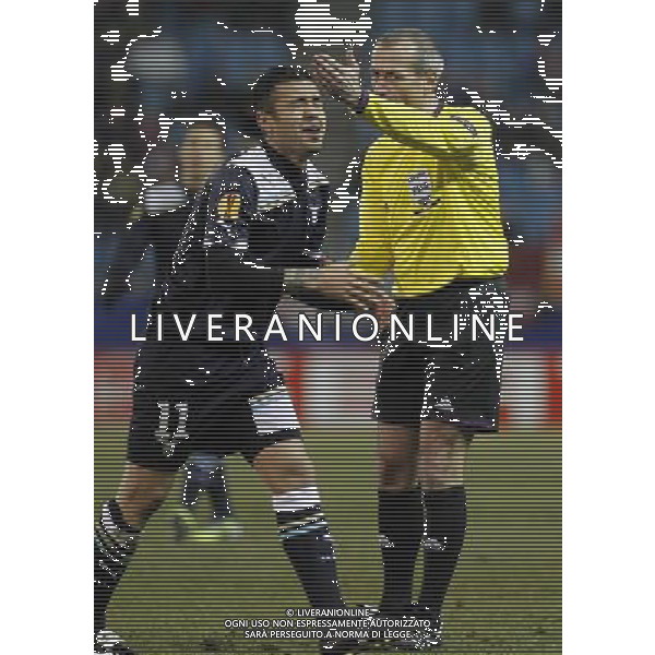 Madrid (23/02/2012) UEFA Europa League. Atletico de Madrid- S.S. Lazio Matuzalem, Martin Atkinson (referee). ©Alex Cid-Fuentes/ALFAQUI /AG ALDO LIVERANI SAS - ITALY ONLY -