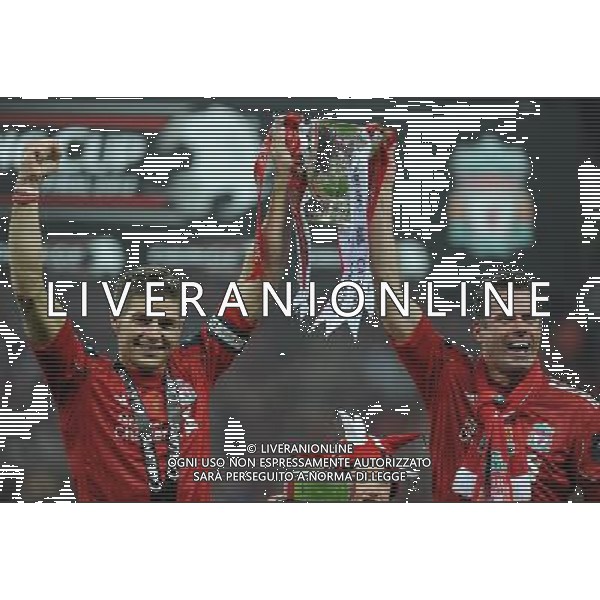 Liverpool\'s Steven Gerrard with team-mate Liverpool\'s Jamie Carragher with the Carling League Cup Football - Carling Cup Final - Cardiff City v Liverpool - Sunday 26 February 2012 - Wembley Stadium - London å© CameraSport - 43 Linden Ave. Countesthorpe. Leicester. England. LE8 5PG - Tel: +44 (0) 116 277 4147 - admin@camerasport.com - www.camerasport.com AG ALDO LIVERANI S A S ONLY ITALY