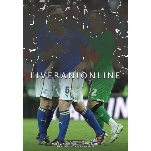 Cardiff City\'s Thomas Heaton consoles team mate Anthony Gerrard after missing the penalty that handed victory to Liverpool Football - Carling Cup Final - Cardiff City v Liverpool - Sunday 26 February 2012 - Wembley Stadium - London å© CameraSport - 43 Linden Ave. Countesthorpe. Leicester. England. LE8 5PG - Tel: +44 (0) 116 277 4147 - admin@camerasport.com - www.camerasport.com AG ALDO LIVERANI S A S ONLY ITALY