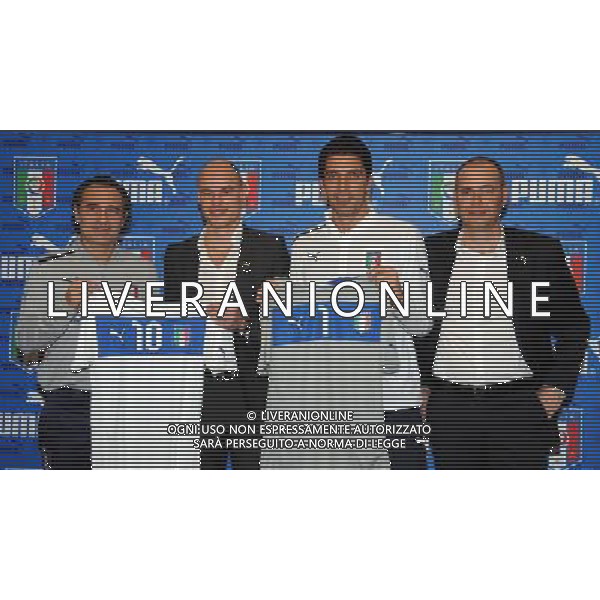 Raduno Nazionale Italiana a Genova Genova - 27.02.2012 Conferenza Stampa e Presentazione Nuova Maglia da Away Puma Nella Foto:Cesare Prandelli,Franz Koch di Puma,Gianluigi Buffon,Andrea Rogg di Puma con la nuova maglia /Ph.Vitez-Ag. Aldo Liverani