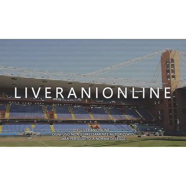 Raduno Nazionale Italiana a Genova Genova - 27.02.2012 Conferenza Stampa e Presentazione Nuova Maglia da Away Puma Nella Foto:Rizollatura del campo di Marassi in vista della partita amichevole Italia USA /Ph.Vitez-Ag. Aldo Liverani