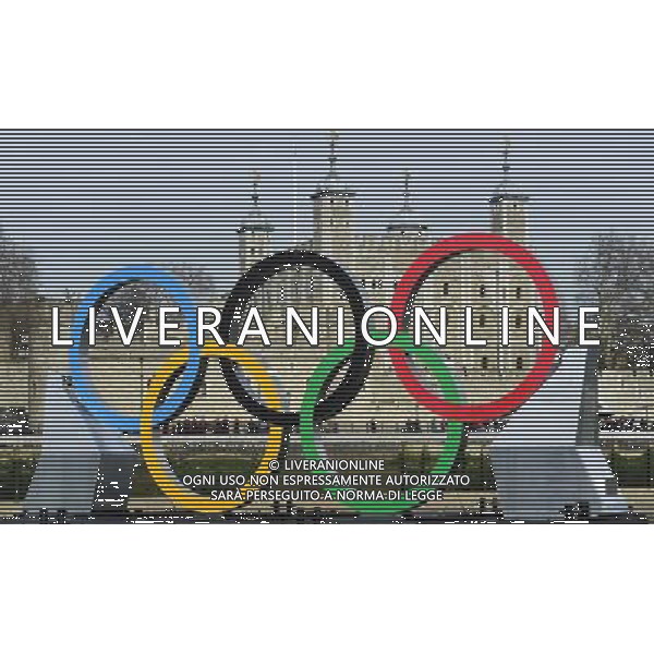In front of the historic Tower Bridge, a giant Olympic Rings floats on the River Thames in London in the run-up for the Olympic games, during its launch to mark 150-days until the start of the London 2012 Olympic games, Tuesday, Feb. 28, 2012 /PHOTOSHOT/AG ALDO LIVERANI SAS - ITALY ONLY -