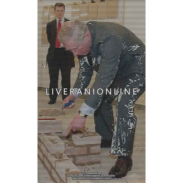 The Prince of Wales visits the bricklaying department at Great Yarmouth College today (Mon) on 26th February 2012. /PHOTOSHOT/ALDO LIVERANI SAS - ITALY ONLY -