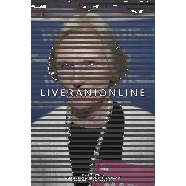 Mary Berry at WHSmith Oxford to promote her book Mary Berrys Complete Cookbook Oxford England ©photoshot/AG ALDO LIVERANI SAS - ITALY ONLY -