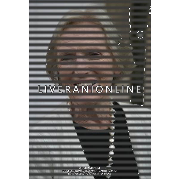Mary Berry at WHSmith Oxford to promote her book Mary Berrys Complete Cookbook Oxford England ©photoshot/AG ALDO LIVERANI SAS - ITALY ONLY -