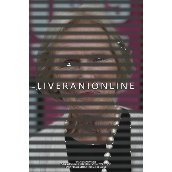 Mary Berry at WHSmith Oxford to promote her book Mary Berrys Complete Cookbook Oxford England ©photoshot/AG ALDO LIVERANI SAS - ITALY ONLY -