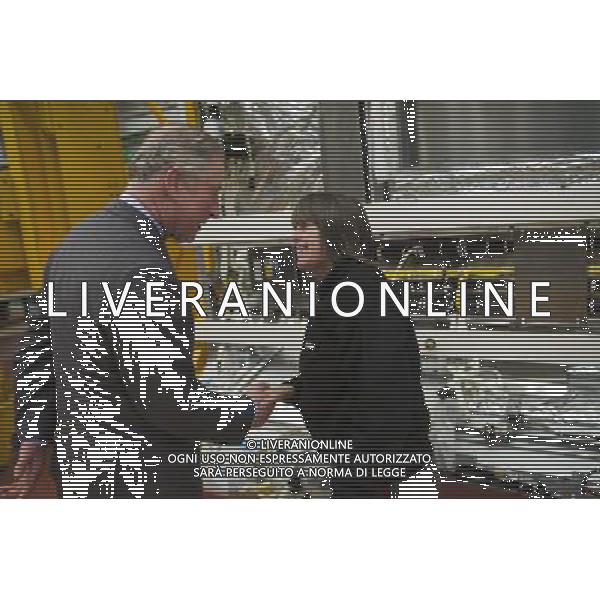 The Prince of Wales visited Bombardier Transportation, he toured the facility and met members of the workforce, and then drove a London Underground tube train built for the Metropolitan line at their factory in THE PRINCE CHATS TO LEVERNE VASEY A FITTER MAKING MAKING TUBE TRAINS Derby. H ©photoshot/AGENZIA ALDO LIVERANI SAS - ITALY ONLY - REALI INGLESI: Il Principe Carlo d\'inghilterra in visita al Bombardier Transportation, ha visitato la struttura e incontrato i membri della forza lavoro, e poi guidato un treno per la metropolitana di Londra costruito presso lo stabilimento di Derby.