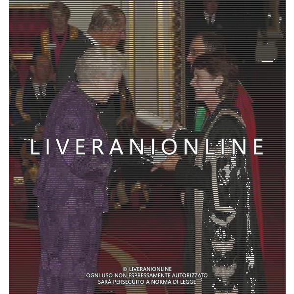 Queen Elizabeth II and The Duke of Edinburgh present a Royal Anniversary Prize for Higher and Further Education to Professor Louise Richardson and Professor Ian Boyd of the University of St Andrews, at Buckingham Palace, central London. The honour recognises and celebrates outstanding work which is making a practical impact for human progress. ©photoshot/AGENZIA ALDO LIVERANI SAS - ITALY ONLY - REALI INGLESI: La regina Elisabetta II d\'inghilterra, durante il ricevimento della consegna dei premi dei Royal Anniversary Prizes a Buckingham Palace, a Londra.