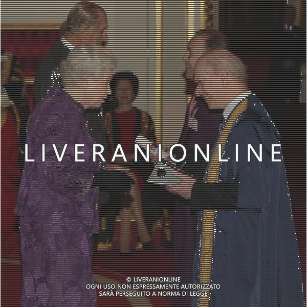 Queen Elizabeth II and The Duke of Edinburgh present a Royal Anniversary Prize for Higher and Further Education to Professor Sir John O\'Reilly (right) and Professor Graham Braithwaite of Cranfield University, at Buckingham Palace, central London. The honour recognises and celebrates outstanding work which is making a practical impact for human progress. ©photoshot/AGENZIA ALDO LIVERANI SAS - ITALY ONLY - REALI INGLESI: La regina Elisabetta II d\'inghilterra, durante il ricevimento della consegna dei premi dei Royal Anniversary Prizes a Buckingham Palace, a Londra.
