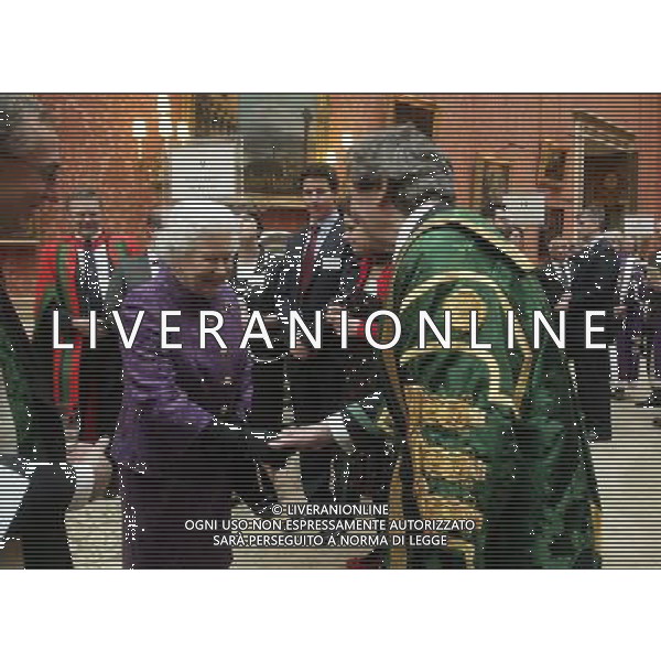 Queen Elizabeth II meeting Lord Melvyn Bragg, Chancellor of the University of Leeds, during a Royal Anniversary Prizes Reception at Buckingham Palace, central London. The honour recognises and celebrates outstanding work which is making a practical impact for human progress. ©photoshot/AGENZIA ALDO LIVERANI SAS - ITALY ONLY - REALI INGLESI: La regina Elisabetta II d\'inghilterra, durante il ricevimento della consegna dei premi dei Royal Anniversary Prizes a Buckingham Palace, a Londra.