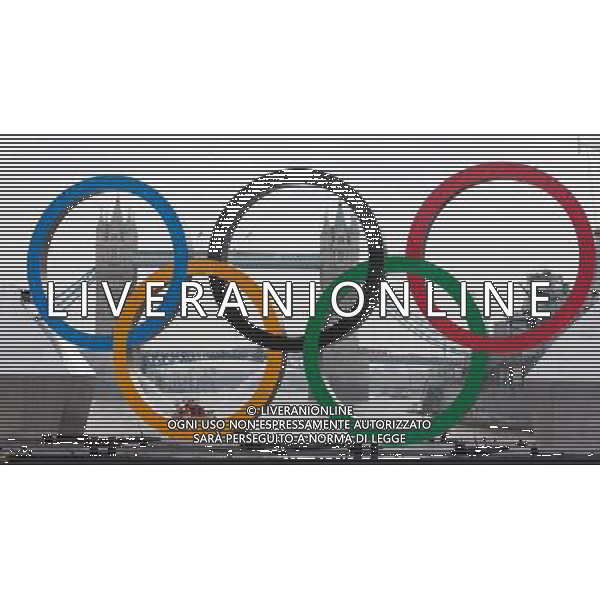 (120229) -- LONDON, Feb. 29, 2012 () -- Giant Olympic Rings are launched on a barge onto the River Thames, in London, on Feb. 28, 2012, as organizers celebrate 150 days to go until the start of the 2012 London Olympics. (/Tang Shi) (hcs) /photoshot/ag aldo liverani s.a.s.7italy only