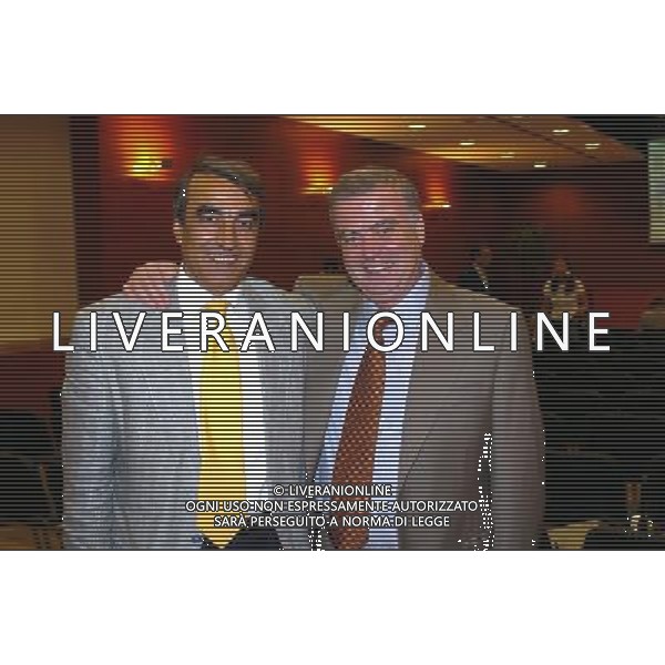 Milano, 15 / 06 / 2004 Presentazione \'la Storia della Nazionale Azzurra dal Primo Mondiale all\'Europeo 2004 del n¡ 3-2004 de l\'Europeo nella foto: Pietro Anastasi con Pietro Calabrese foto Danilo Recalcati/AG.Aldo Liverani