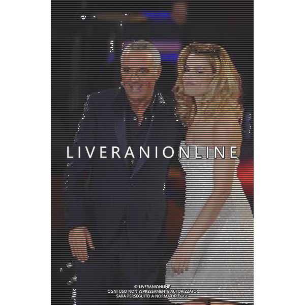 Roma - 05/03/2012 - Studio 5 Cinecitta\' - Trasmissione Televisiva - \' PANARIELLO NON ESISTE \' Prima Puntata - nella foto: Giorgio Panariello e Micaela Ramazzotti ©Corradetti - Ag. Aldo Liverani Sas