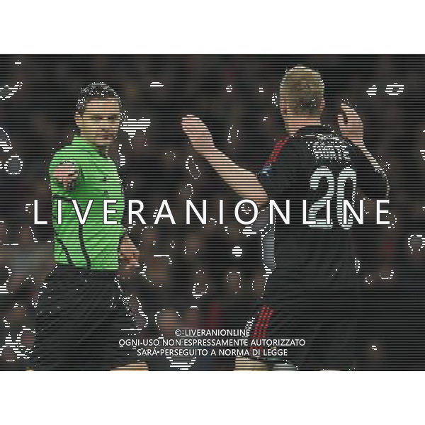 UEFA Champions League 2011/2012 Ottavi di Finale Ritorno Londra - 06.03.2012 Arsenal-Milan Nella Foto:skomina indica il rigore /Ph.Vitez-Ag. Aldo Liverani