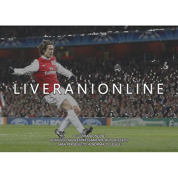 Arsenal\'s Tomas Rosicky scores his sides second goal 2-0 Football - UEFA Champions League Group F - Arsenal v AC Milan - Tue 06 Mar 2012 - Emirates Stadium - London © CameraSport - 43 Linden Ave. Countesthorpe. Leicester. England. LE8 5PG - Tel: +44 (0) 116 277 4147 - admin@camerasport.com - www.camerasport.com AG ALDO LIVERANI S A S ONLY ITALY