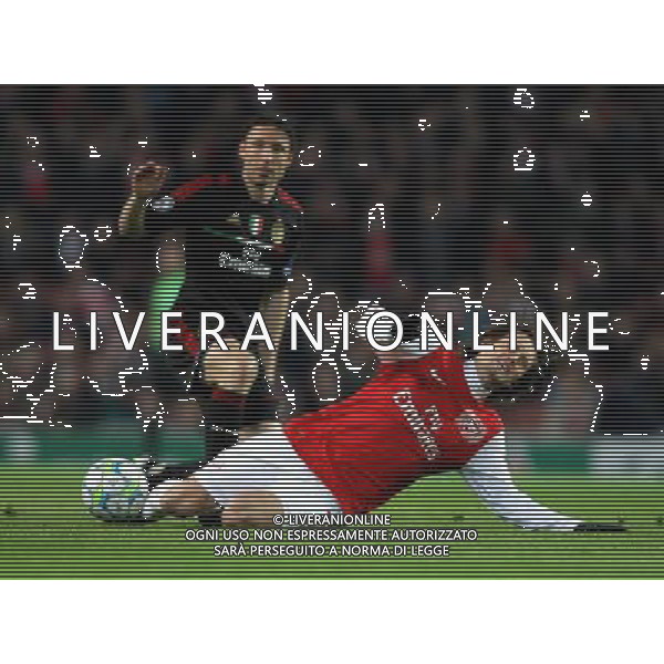 AC Milan\'s Thiago Silva battles with Arsenal\'s Tomas Rosicky Football - UEFA Champions League Group F - Arsenal v AC Milan - Tue 06 Mar 2012 - Emirates Stadium - London © CameraSport - 43 Linden Ave. Countesthorpe. Leicester. England. LE8 5PG - Tel: +44 (0) 116 277 4147 - admin@camerasport.com - www.camerasport.com AG ALDO LIVERANI S A S ONLY ITALY