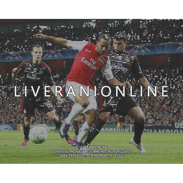 Arsenal\'s Theo Walcott battles with AC Milan\'s Thiago Silva Football - UEFA Champions League Group F - Arsenal v AC Milan - Tue 06 Mar 2012 - Emirates Stadium - London © CameraSport - 43 Linden Ave. Countesthorpe. Leicester. England. LE8 5PG - Tel: +44 (0) 116 277 4147 - admin@camerasport.com - www.camerasport.com AG ALDO LIVERANI S A S ONLY ITALY