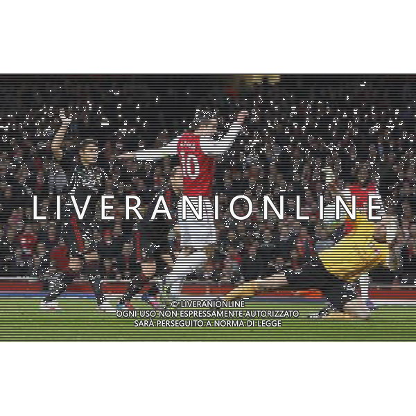 Arsenal\'s Robin van Persie shoots on goal but it is saved by AC Milan\'s Christian Abbiati Football - UEFA Champions League Group F - Arsenal v AC Milan - Tue 06 Mar 2012 - Emirates Stadium - London © CameraSport - 43 Linden Ave. Countesthorpe. Leicester. England. LE8 5PG - Tel: +44 (0) 116 277 4147 - admin@camerasport.com - www.camerasport.com AG ALDO LIVERANI S A S ONLY ITALY