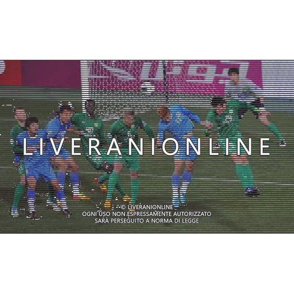 (120306) -- ULSAN, March 6, 2012 () -- Xu Liang (No.6) of Beijing Guoan vies for the ball with Lee Keunho (No.11) of Ulsan Hyundai during their Group F match of the AFC Champions League in Ulsan, South Korea, March 6, 2012. (/Chen Xiaowei) AG ALDO LIVERANI S A S ONLY ITALY