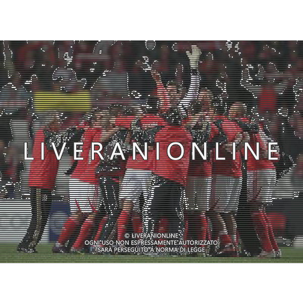 20120306: LISBON, PORTUGAL - Champions League 2011/2012 - 2st leg: SL Benfica vs Zenit FC. In picture: Benfica team celebrating wining. PHOTO: Carlos Rodrigues/CITYFILES pilka nozna liga mistrzow sezon 2011/2012 BENFICA LIZBONA vs ZENIT SANKT PETERSBURG FOT. CITYFILES/NEWSPIX.PL PORTUGAL,BRAZIL,SPAIN,GERMANY,FRANCE,UK OUT !!! --- Newspix.pl /AG ALDO LIVERANI SAS ITALY ONLY *** Local Caption *** .