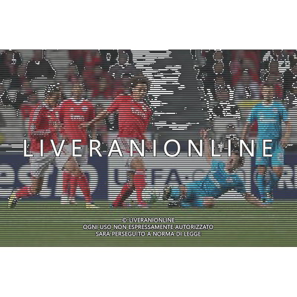 20120306: LISBON, PORTUGAL - Champions League 2011/2012 - 2st leg: SL Benfica vs Zenit FC. In picture: Benfica\'s midfielder Axel Witsel tackle by Zenit\'s midfielder Konstantin Zyryanov. PHOTO: Carlos Rodrigues/CITYFILES pilka nozna liga mistrzow sezon 2011/2012 BENFICA LIZBONA vs ZENIT SANKT PETERSBURG FOT. CITYFILES/NEWSPIX.PL PORTUGAL,BRAZIL,SPAIN,GERMANY,FRANCE,UK OUT !!! --- Newspix.pl /AG ALDO LIVERANI SAS ITALY ONLY *** Local Caption *** .