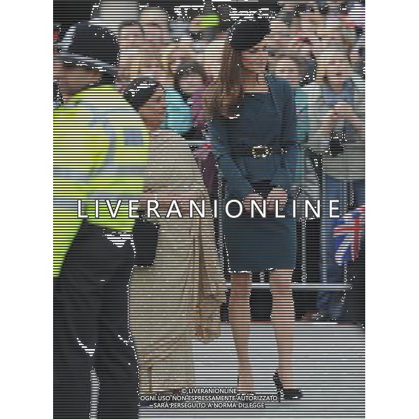  Picture Shows: The Queen, The Duke Of Edinburgh and The Duchess Of Cambridge visit Leicester, on Thursday March 08, 2012. ©photoshot/AGENZIA ALDO LIVERANI SAS - ITALY ONLY - REALI INGLESI: La Regina Elisabetta II d\'inghilterra accompagnata dal Duca di Edimburgo e da Kate Middleton Duchessa di Cambridge in visita a Leicester, 8 marzo 2012.