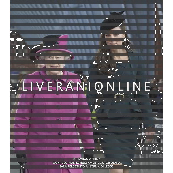 Queen Elizabeth II and The Duchess of Cambridge arrive at Kings Cross St Pancras Station, London, before boarding a train to visit the city of Leicester on the first date of her Diamond Jubilee tour of the UK. ©photoshot/AGENZIA ALDO LIVERANI SAS - ITALY ONLY - REALI INGLESI: La Regina Elisabetta II d\'inghilterra accompagnata dal Duca di Edimburgo e da Kate Middleton Duchessa di Cambridge in visita a Leicester, 8 marzo 2012.