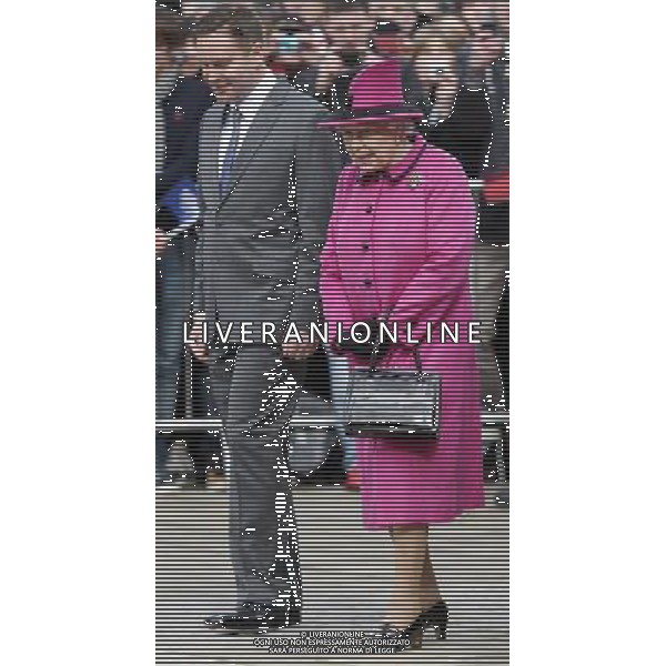 LEICESTER, ENGLAND - MARCH 08: Queen Elizabeth II visits De Montfort University on March 8, 2012 in Leicester, England. The royal visit to Leicester marks the first date of Queen Elizabeth II\'s Diamond Jubilee tour of the UK between March 8 and July 25, 2012. ©photoshot/AGENZIA ALDO LIVERANI SAS - ITALY ONLY - REALI INGLESI: La Regina Elisabetta II d\'inghilterra accompagnata dal Duca di Edimburgo e da Kate Middleton Duchessa di Cambridge in visita a Leicester, 8 marzo 2012.
