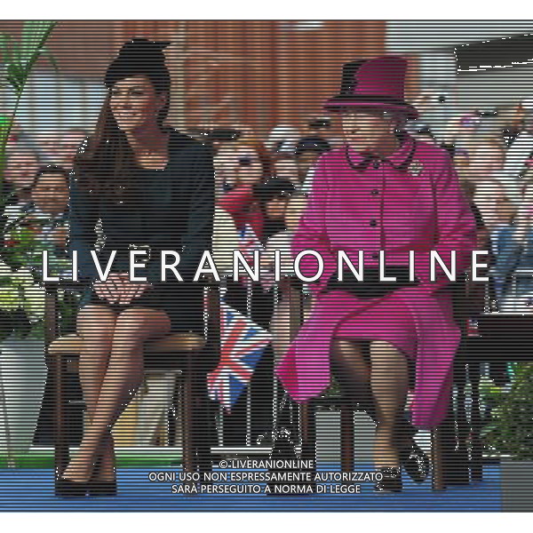 Queen Elizabeth II and the Duchess of Cambridge at Leicester\'s Clock Tower during a visit to the city as part of the Diamond Jubilee Tour. ©photoshot/AGENZIA ALDO LIVERANI SAS - ITALY ONLY - REALI INGLESI: La Regina Elisabetta II d\'inghilterra accompagnata dal Duca di Edimburgo e da Kate Middleton Duchessa di Cambridge in visita a Leicester, 8 marzo 2012.