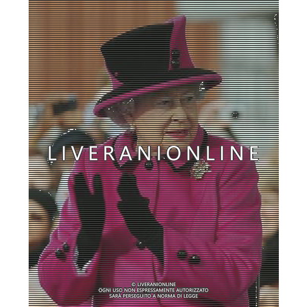 Queen Elizabeth II at Leicester\'s Clock Tower during a visit to the city as part of the Diamond Jubilee Tour. ©photoshot/AGENZIA ALDO LIVERANI SAS - ITALY ONLY - REALI INGLESI: La Regina Elisabetta II d\'inghilterra accompagnata dal Duca di Edimburgo e da Kate Middleton Duchessa di Cambridge in visita a Leicester, 8 marzo 2012.