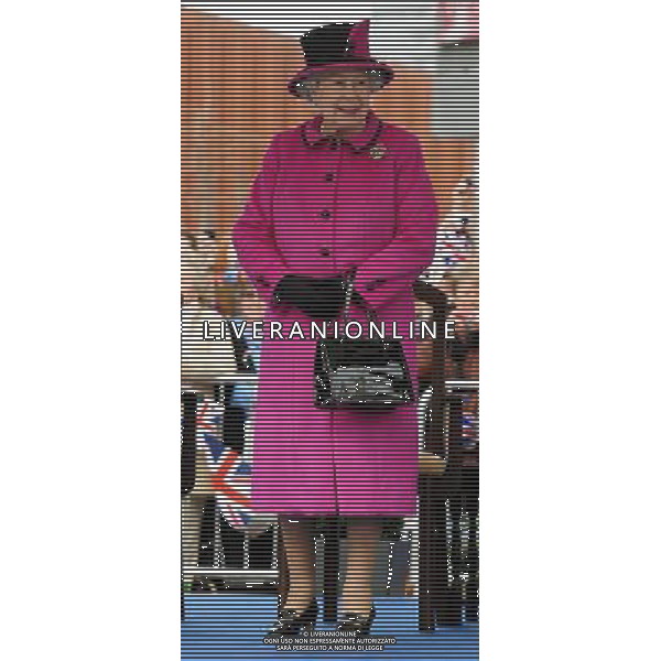 Queen Elizabeth II at Leicester\'s Clock Tower during a visit to the city as part of the Diamond Jubilee Tour. ©photoshot/AGENZIA ALDO LIVERANI SAS - ITALY ONLY - REALI INGLESI: La Regina Elisabetta II d\'inghilterra accompagnata dal Duca di Edimburgo e da Kate Middleton Duchessa di Cambridge in visita a Leicester, 8 marzo 2012.