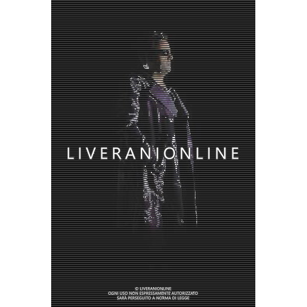 The UK premiere of a new opera Miss Fortune by leading British opera composer Judith Weir transposes the Sicilian folktale Misfortune to today as the daughter of a rich family turns her back on wealth to make her own way in the world. Royal Opera House, Covent Garden, London. : Andrew Watts has Fate. ©PHOTOSHOT/Agenzia Aldo Liverani Sas - ITALY ONLY - EDITORIAL USE ONLY ©photoshot/Agenzia Aldo Liverani Sas - ITALY ONLY - La prima nel Regno Unito di una nuova opera teatrale di Miss Fortune del compositore d\'opera britannica Judith Weir al Royal Opera House, Covent Garden, Londra