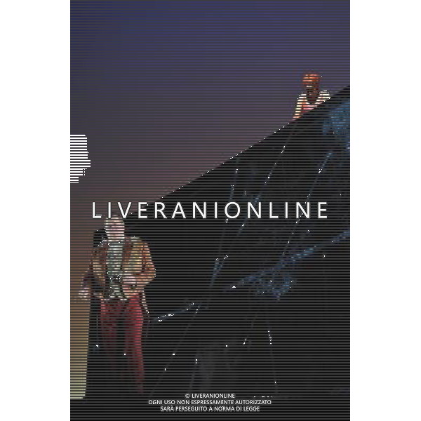 The UK premiere of a new opera Miss Fortune by leading British opera composer Judith Weir transposes the Sicilian folktale Misfortune to today as the daughter of a rich family turns her back on wealth to make her own way in the world. Royal Opera House, Covent Garden, London. : Alan Ewing has Lord Fortune and Emma Bell has Tina (Miss Fortune) ©PHOTOSHOT/Agenzia Aldo Liverani Sas - ITALY ONLY - EDITORIAL USE ONLY ©photoshot/Agenzia Aldo Liverani Sas - ITALY ONLY - La prima nel Regno Unito di una nuova opera teatrale di Miss Fortune del compositore d\'opera britannica Judith Weir al Royal Opera House, Covent Garden, Londra