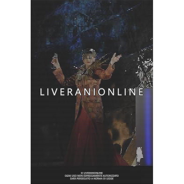 The UK premiere of a new opera Miss Fortune by leading British opera composer Judith Weir transposes the Sicilian folktale Misfortune to today as the daughter of a rich family turns her back on wealth to make her own way in the world. Royal Opera House, Covent Garden, London. : Kathryn Harries has Lady Fortune ©PHOTOSHOT/Agenzia Aldo Liverani Sas - ITALY ONLY - EDITORIAL USE ONLY ©photoshot/Agenzia Aldo Liverani Sas - ITALY ONLY - La prima nel Regno Unito di una nuova opera teatrale di Miss Fortune del compositore d\'opera britannica Judith Weir al Royal Opera House, Covent Garden, Londra