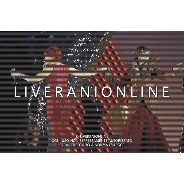 The UK premiere of a new opera Miss Fortune by leading British opera composer Judith Weir transposes the Sicilian folktale Misfortune to today as the daughter of a rich family turns her back on wealth to make her own way in the world. Royal Opera House, Covent Garden, London. : Emma Bell has Tina (Miss Fortune) and Kathryn Harries has Lady Fortune ©PHOTOSHOT/Agenzia Aldo Liverani Sas - ITALY ONLY - EDITORIAL USE ONLY ©photoshot/Agenzia Aldo Liverani Sas - ITALY ONLY - La prima nel Regno Unito di una nuova opera teatrale di Miss Fortune del compositore d\'opera britannica Judith Weir al Royal Opera House, Covent Garden, Londra