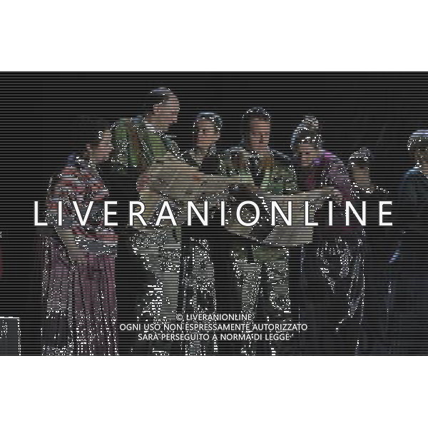 The UK premiere of a new opera Miss Fortune by leading British opera composer Judith Weir transposes the Sicilian folktale Misfortune to today as the daughter of a rich family turns her back on wealth to make her own way in the world. Royal Opera House, Covent Garden, London. : Menmbers of the cast of the Opera Miss Fortune. ©PHOTOSHOT/Agenzia Aldo Liverani Sas - ITALY ONLY - EDITORIAL USE ONLY ©photoshot/Agenzia Aldo Liverani Sas - ITALY ONLY - La prima nel Regno Unito di una nuova opera teatrale di Miss Fortune del compositore d\'opera britannica Judith Weir al Royal Opera House, Covent Garden, Londra
