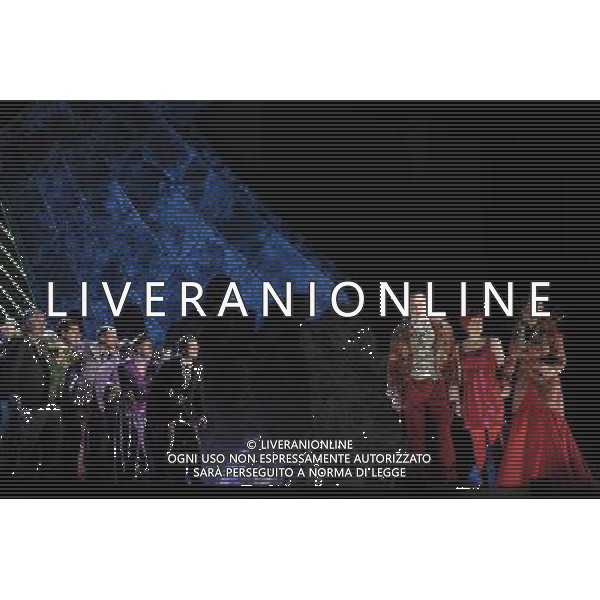 The UK premiere of a new opera Miss Fortune by leading British opera composer Judith Weir transposes the Sicilian folktale Misfortune to today as the daughter of a rich family turns her back on wealth to make her own way in the world. Royal Opera House, Covent Garden, London. : Alan Ewing has Lord Fortune, Emma Bell has Tina (Miss Fiortune) and Kathryn Harries has Lady Fortune ©PHOTOSHOT/Agenzia Aldo Liverani Sas - ITALY ONLY - EDITORIAL USE ONLY ©photoshot/Agenzia Aldo Liverani Sas - ITALY ONLY - La prima nel Regno Unito di una nuova opera teatrale di Miss Fortune del compositore d\'opera britannica Judith Weir al Royal Opera House, Covent Garden, Londra