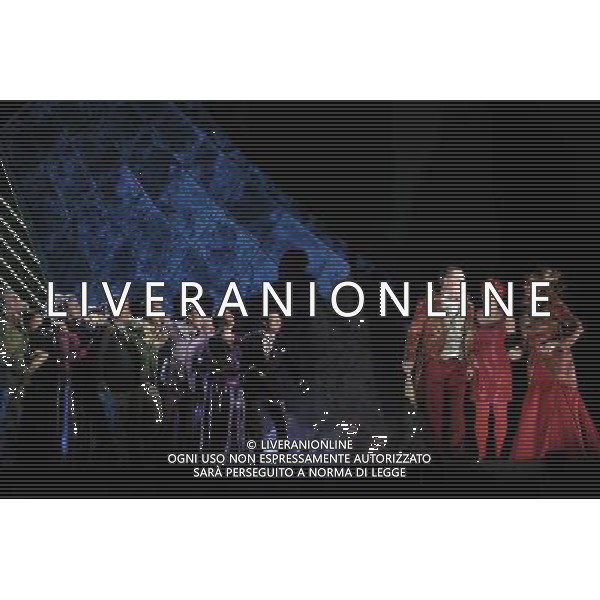 The UK premiere of a new opera Miss Fortune by leading British opera composer Judith Weir transposes the Sicilian folktale Misfortune to today as the daughter of a rich family turns her back on wealth to make her own way in the world. Royal Opera House, Covent Garden, London. : Alan Ewing has Lord Fortune, Emma Bell has Tina (Miss Fiortune) and Kathryn Harries has Lady Fortune ©PHOTOSHOT/Agenzia Aldo Liverani Sas - ITALY ONLY - EDITORIAL USE ONLY ©photoshot/Agenzia Aldo Liverani Sas - ITALY ONLY - La prima nel Regno Unito di una nuova opera teatrale di Miss Fortune del compositore d\'opera britannica Judith Weir al Royal Opera House, Covent Garden, Londra