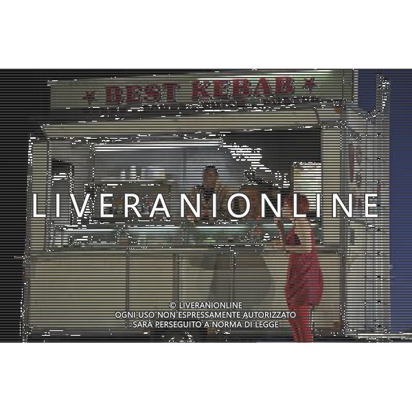 The UK premiere of a new opera Miss Fortune by leading British opera composer Judith Weir transposes the Sicilian folktale Misfortune to today as the daughter of a rich family turns her back on wealth to make her own way in the world. Royal Opera House, Covent Garden, London. : Noah Stewart has Hassan and Emma Bell has Tina (Miss Fortune) ©PHOTOSHOT/Agenzia Aldo Liverani Sas - ITALY ONLY - EDITORIAL USE ONLY ©photoshot/Agenzia Aldo Liverani Sas - ITALY ONLY - La prima nel Regno Unito di una nuova opera teatrale di Miss Fortune del compositore d\'opera britannica Judith Weir al Royal Opera House, Covent Garden, Londra