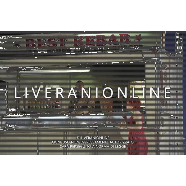 The UK premiere of a new opera Miss Fortune by leading British opera composer Judith Weir transposes the Sicilian folktale Misfortune to today as the daughter of a rich family turns her back on wealth to make her own way in the world. Royal Opera House, Covent Garden, London. : Noah Stewart has Hassan and Emma Bell has Tina (Miss Fortune) ©PHOTOSHOT/Agenzia Aldo Liverani Sas - ITALY ONLY - EDITORIAL USE ONLY ©photoshot/Agenzia Aldo Liverani Sas - ITALY ONLY - La prima nel Regno Unito di una nuova opera teatrale di Miss Fortune del compositore d\'opera britannica Judith Weir al Royal Opera House, Covent Garden, Londra