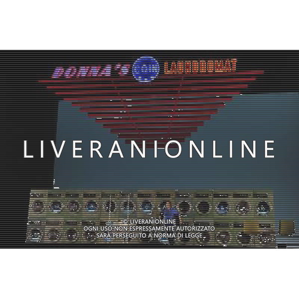 The UK premiere of a new opera Miss Fortune by leading British opera composer Judith Weir transposes the Sicilian folktale Misfortune to today as the daughter of a rich family turns her back on wealth to make her own way in the world. Royal Opera House, Covent Garden, London. : Anne-Marie Owens has Donna ©PHOTOSHOT/Agenzia Aldo Liverani Sas - ITALY ONLY - EDITORIAL USE ONLY ©photoshot/Agenzia Aldo Liverani Sas - ITALY ONLY - La prima nel Regno Unito di una nuova opera teatrale di Miss Fortune del compositore d\'opera britannica Judith Weir al Royal Opera House, Covent Garden, Londra