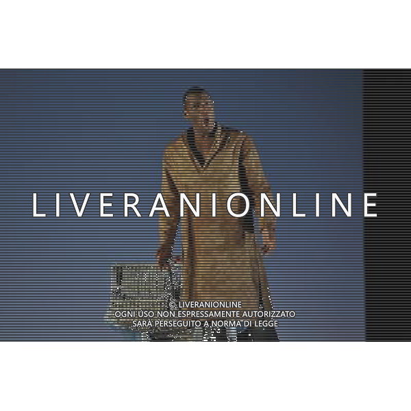 The UK premiere of a new opera Miss Fortune by leading British opera composer Judith Weir transposes the Sicilian folktale Misfortune to today as the daughter of a rich family turns her back on wealth to make her own way in the world. Royal Opera House, Covent Garden, London. : Noah Stewart has Hassan ©PHOTOSHOT/Agenzia Aldo Liverani Sas - ITALY ONLY - EDITORIAL USE ONLY ©photoshot/Agenzia Aldo Liverani Sas - ITALY ONLY - La prima nel Regno Unito di una nuova opera teatrale di Miss Fortune del compositore d\'opera britannica Judith Weir al Royal Opera House, Covent Garden, Londra
