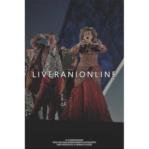 The UK premiere of a new opera Miss Fortune by leading British opera composer Judith Weir transposes the Sicilian folktale Misfortune to today as the daughter of a rich family turns her back on wealth to make her own way in the world. Royal Opera House, Covent Garden, London. : Alan Ewing has Lord Fortune with Kathryn Harries has Lady Fortune ©PHOTOSHOT/Agenzia Aldo Liverani Sas - ITALY ONLY - EDITORIAL USE ONLY ©photoshot/Agenzia Aldo Liverani Sas - ITALY ONLY - La prima nel Regno Unito di una nuova opera teatrale di Miss Fortune del compositore d\'opera britannica Judith Weir al Royal Opera House, Covent Garden, Londra